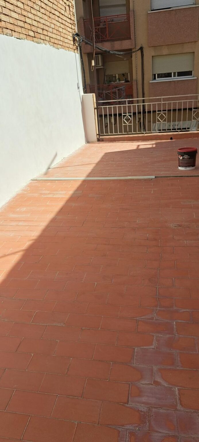Precio de renovación de mobiliario: lacado de sillas y mesas
