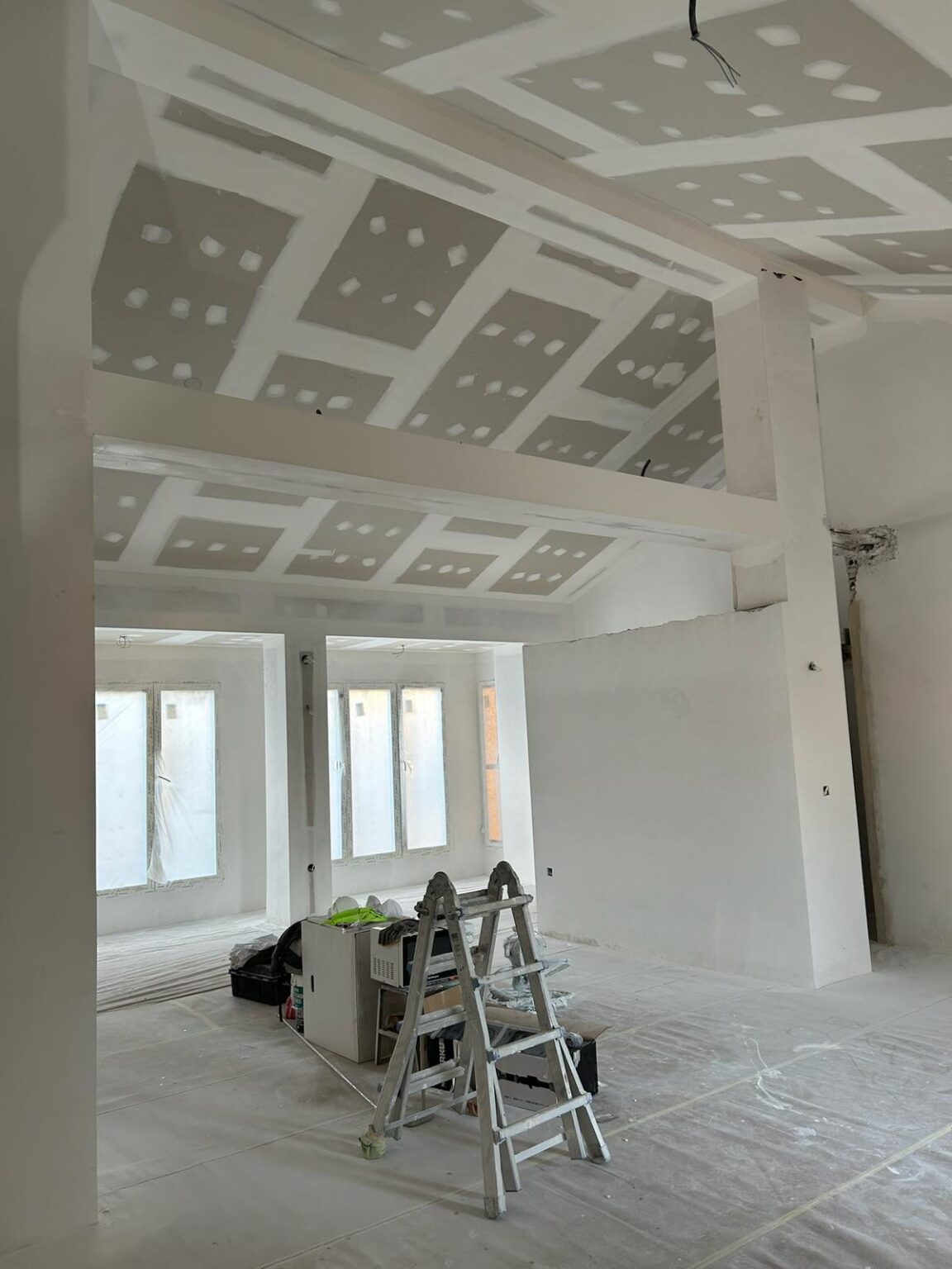 Servicio de aplicación de microcemento y estucos venecianos para salones y habitaciones en Murcia